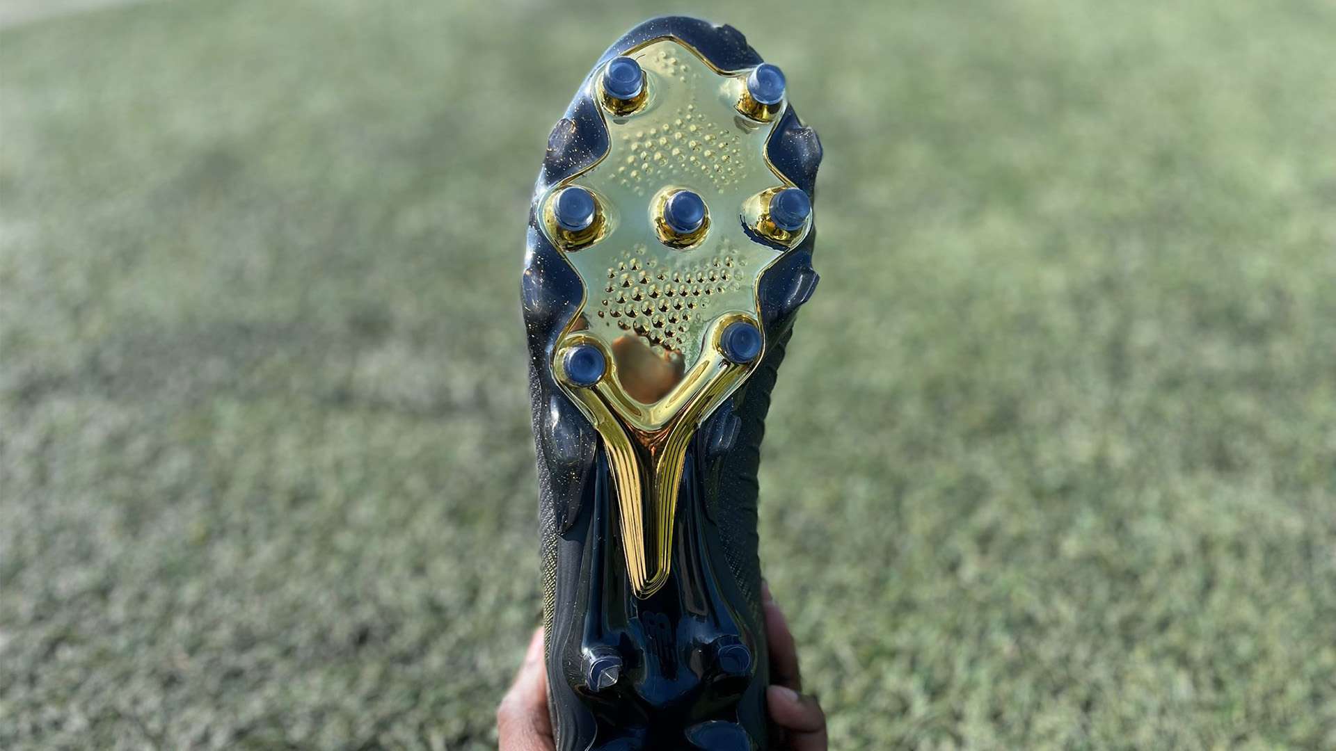 队友一脚传 队友一脚传